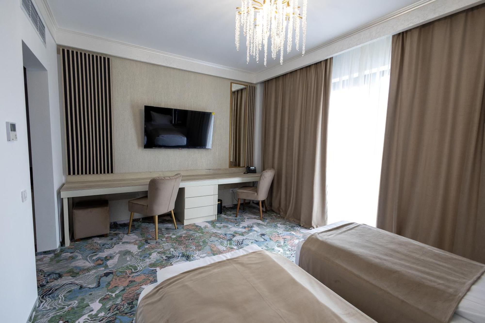 Chitulescu Hotel Targoviste Eksteriør billede